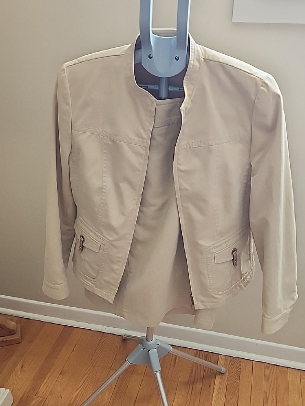2Pc SET Beige Women's Lightweight SKIRT AND Zip Pocket BLAZER
